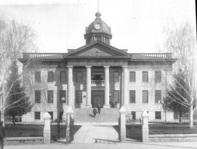 Black and white photo of the county courthouse in 1937
